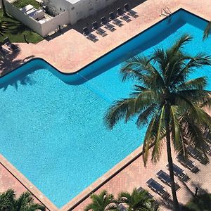 Oceanfront Miami Beach Studio 925